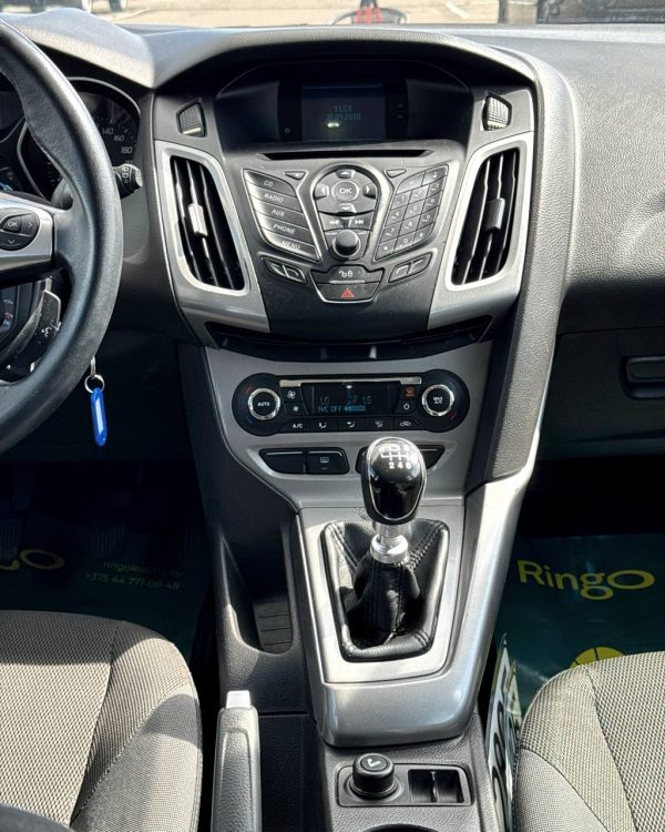 Ford Focus - Image 12