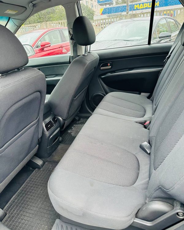 Kia Carens II - Image 8