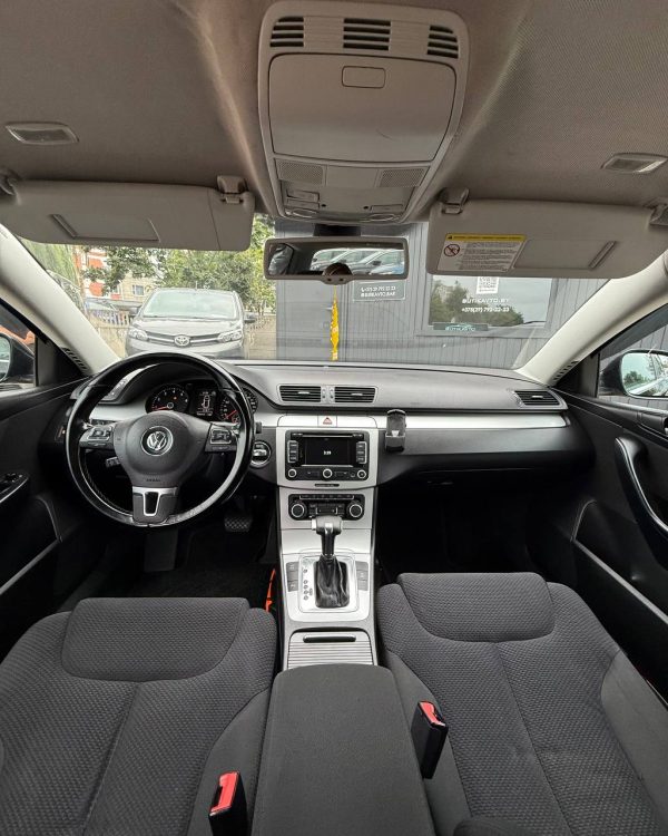 Volkswagen Passat B6 - Image 9