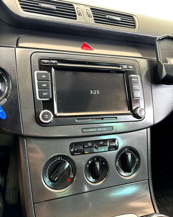 Volkswagen Passat B6 - Image 12