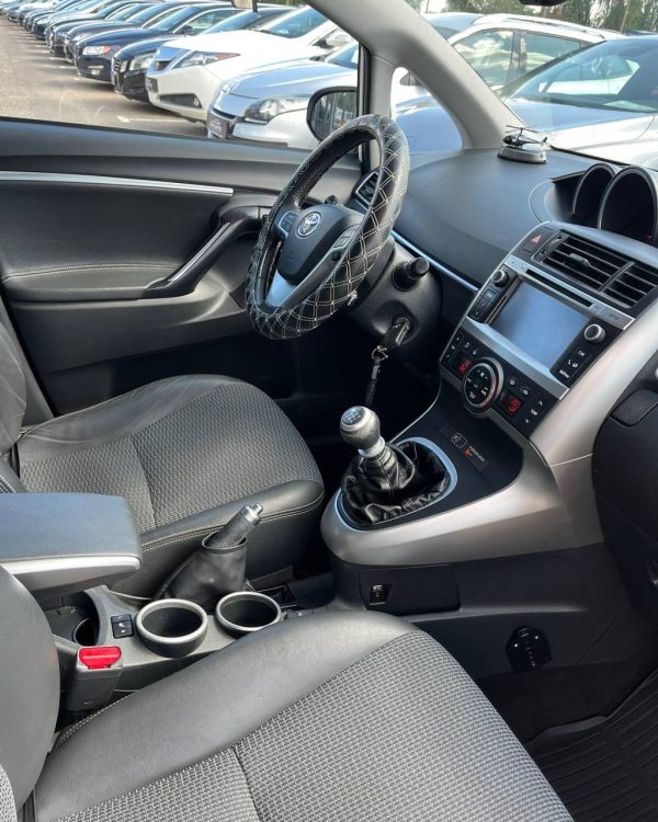 Toyota Verso I · Рестайлинг - Image 14