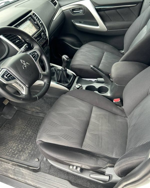 Mitsubishi Pajero Sport III - Image 10