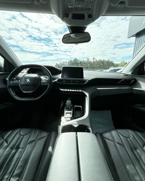 PEUGEOT 5008 - Image 9