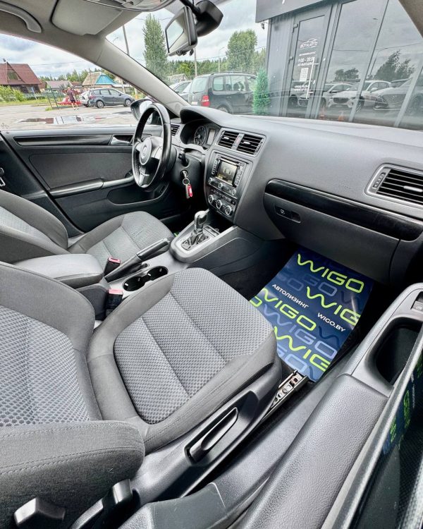 Volkswagen Jetta VI - Image 13