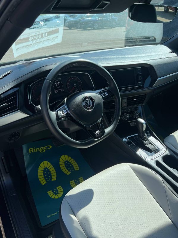 Volkswagen Jetta - Image 12