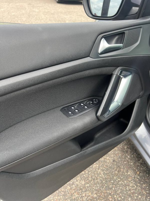 Peugeot 308 T9 - Image 10