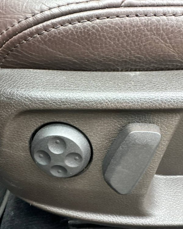 Volkswagen Passat B7 - Image 19