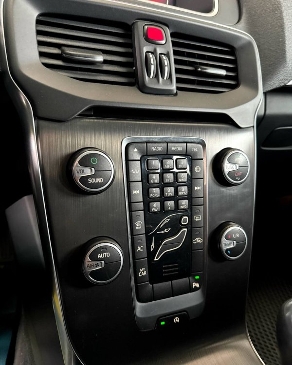 Volvo V40 II - Image 12