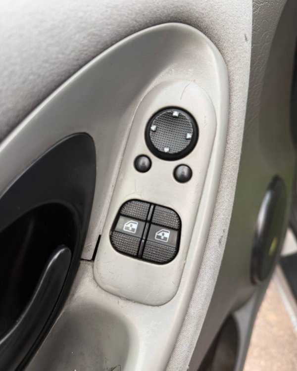Ford Galaxy I - Image 16