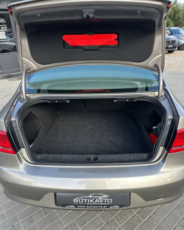 Volkswagen Passat B7 - Image 12