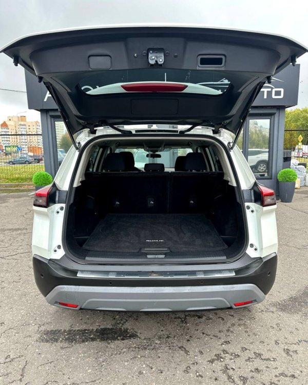 Nissan Rogue III - Image 14