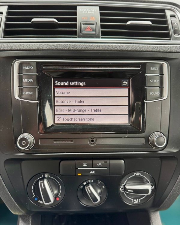 Volkswagen Jetta VI · Рестайлинг - Image 16