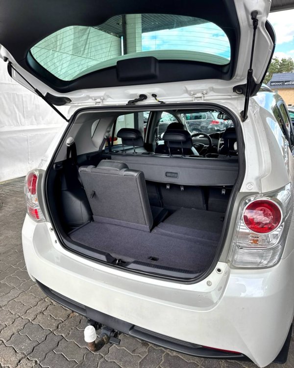 Toyota Verso I · Рестайлинг - Image 15