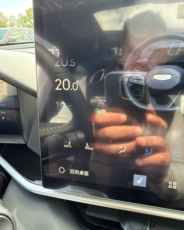 GEELY COOLRAY - Image 17
