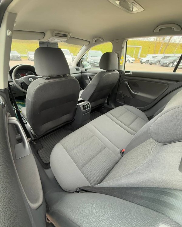 Volkswagen Golf V - Image 12