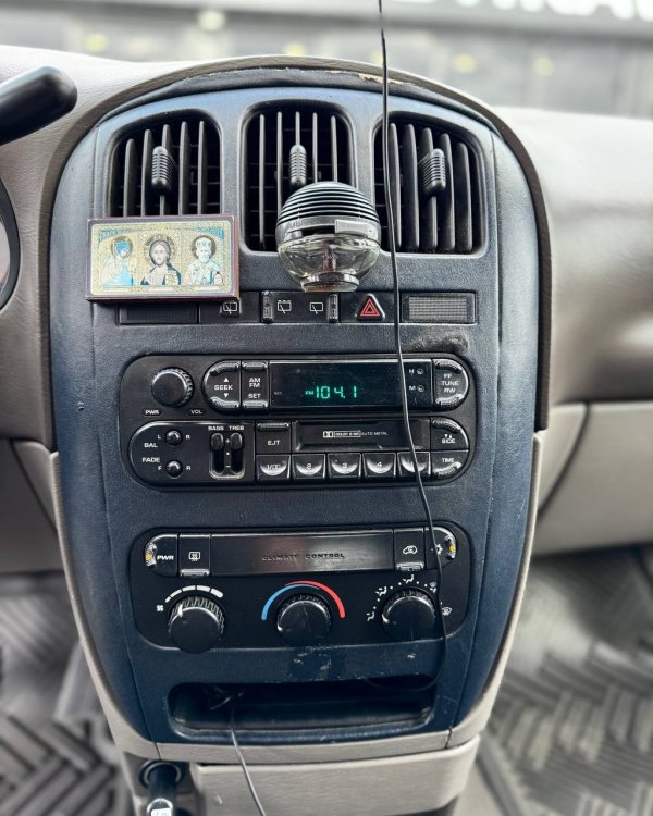 Chrysler Voyager IV - Image 16