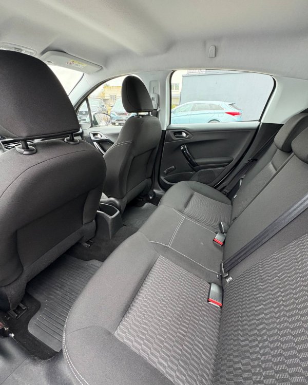 Peugeot 208 I · Рестайлинг - Image 9