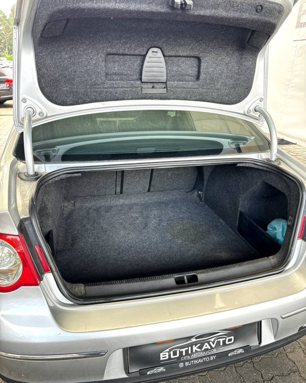 Volkswagen Passat B6 - Image 14
