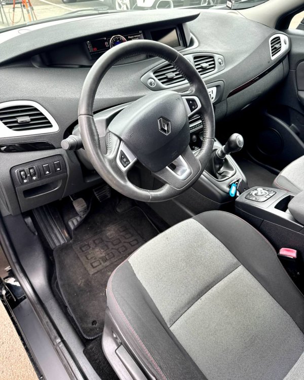 Renault Grand Scenic - Image 11