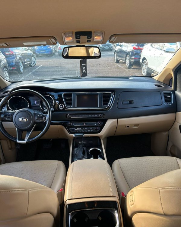 Kia Carnival III - Image 9