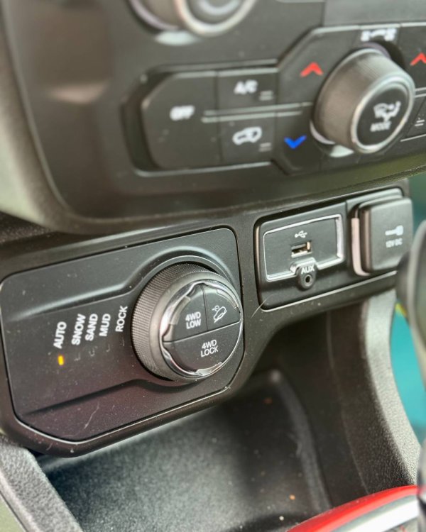 Jeep Renegade I · Рестайлинг - Image 18