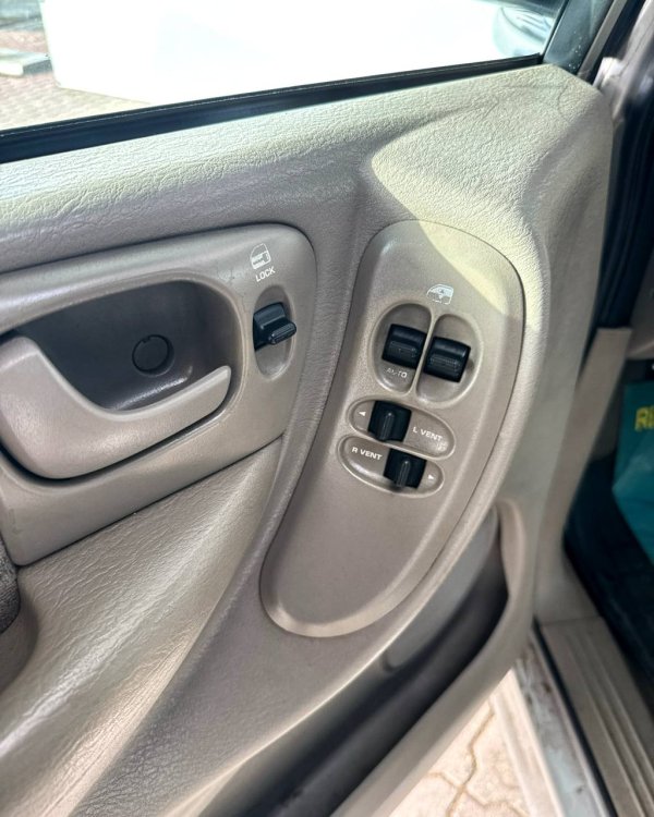 Chrysler Voyager IV - Image 9