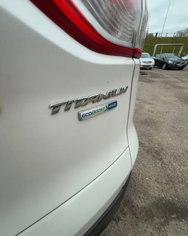 Ford Escape III - Image 28