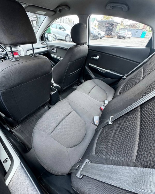 Kia Rio III - Image 11