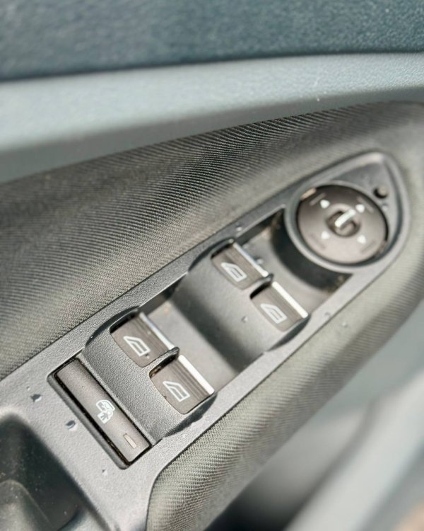 Ford Grand C-Max I - Image 18