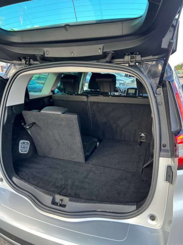 Renault Grand Scenic IV - Image 17