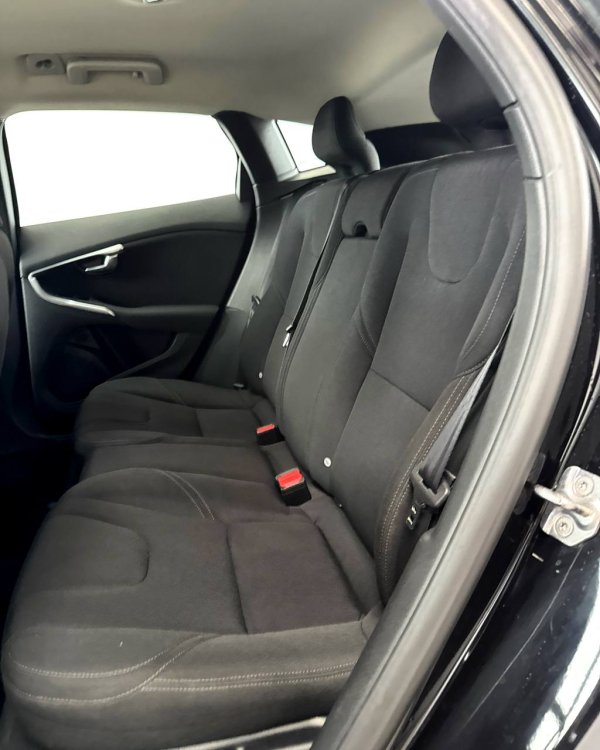 Volvo V40 II - Image 14