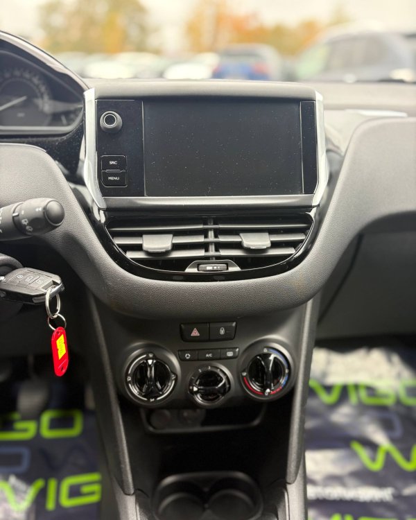 Peugeot 208 I · Рестайлинг - Image 16