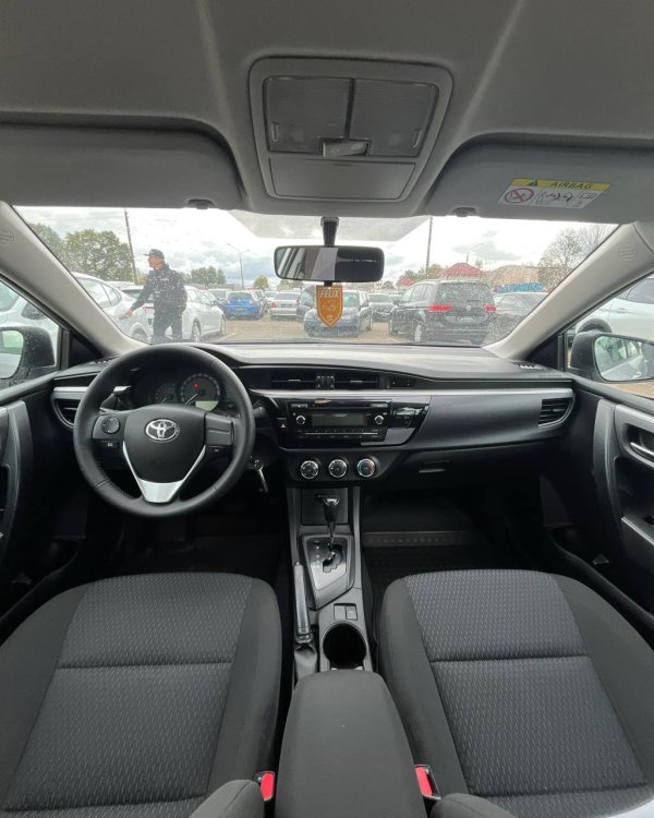 Toyota Corolla XI (E170) - Image 9