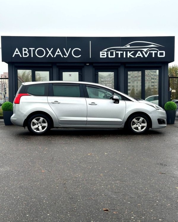 PEUGEOT 5008 - Image 8