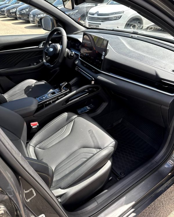 GEELY COOLRAY - Image 15