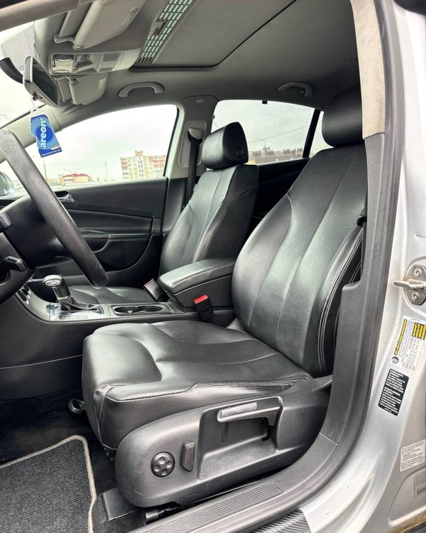 Volkswagen Passat B6 - Image 10