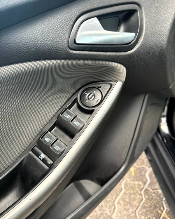Ford Focus III - Image 9