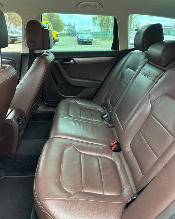 Volkswagen Passat B7 - Image 12