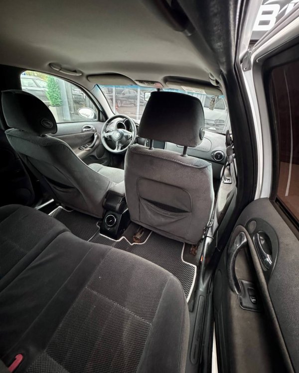 Alfa Romeo 147 I - Image 12