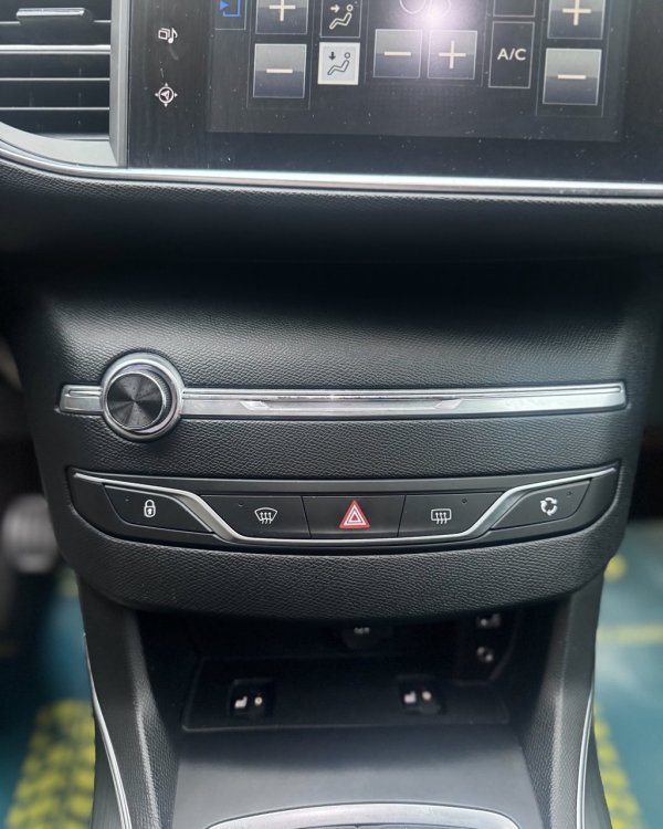 Peugeot 308 T9 - Image 17