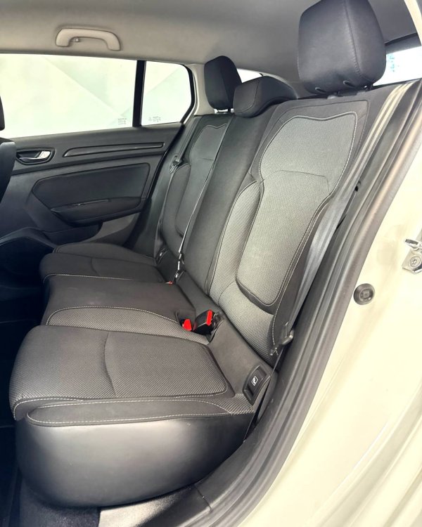Renault Megane IV - Image 13