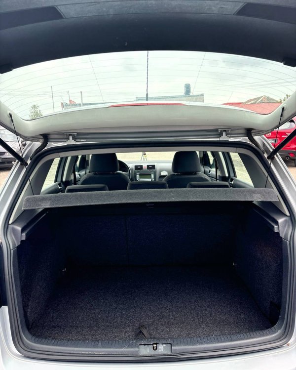 Volkswagen Golf V - Image 12