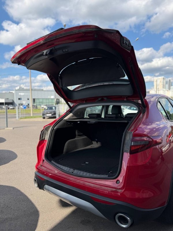 Alfa Romeo Stelvio, 2018 - Image 8