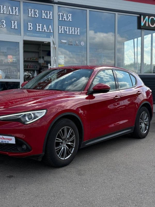 Alfa Romeo Stelvio, 2018 - Image 2