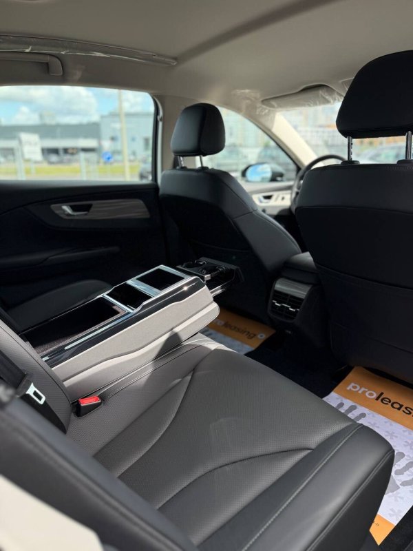 Hongqi E-QM5, Enjoy Edition, 2025 - Image 16