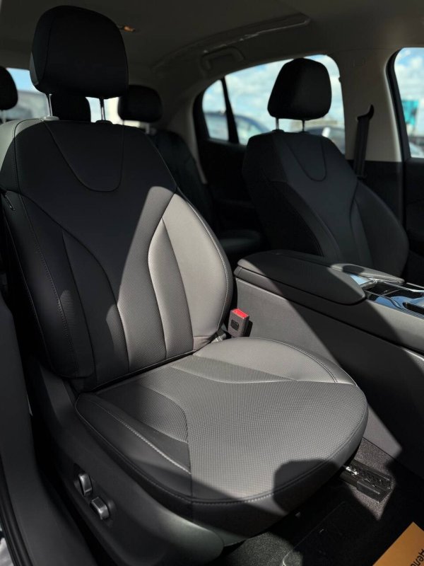 Hongqi E-QM5, Enjoy Edition, 2025 - Image 12