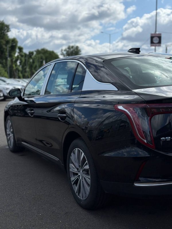 Hongqi E-QM5, Enjoy Edition, 2025 - Image 7