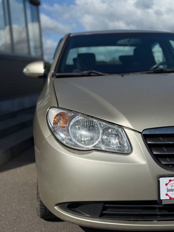 Hyundai Elantra, 2010 - Image 4