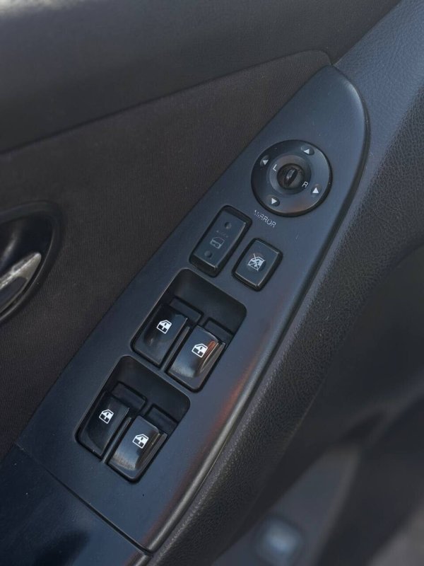 Hyundai Elantra, 2010 - Image 18