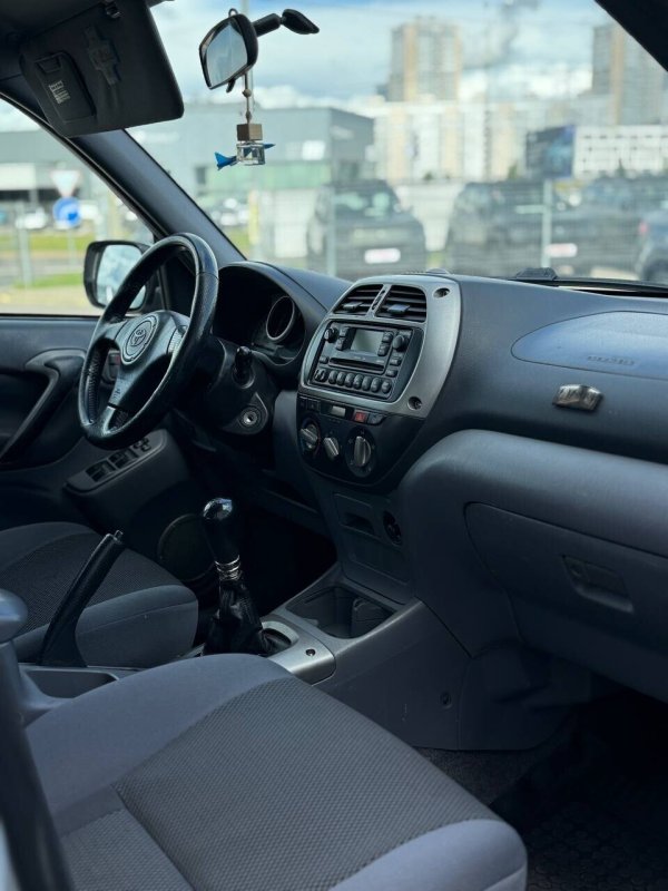 Toyota RAV4, 2001 - Image 9